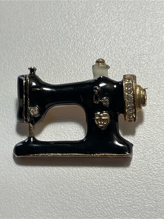 Unique Vintage Jewelry - Vintage Gold Tone Enamel Small Sewing Machine Crown Pin #7618